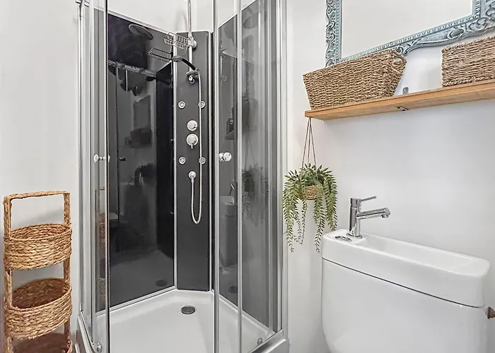 Studio Avec Terrasse Et Clim Proche Centre Apartment *