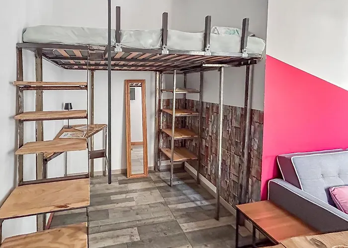 Studio Avec Terrasse Et Clim Proche Centre Apartment *